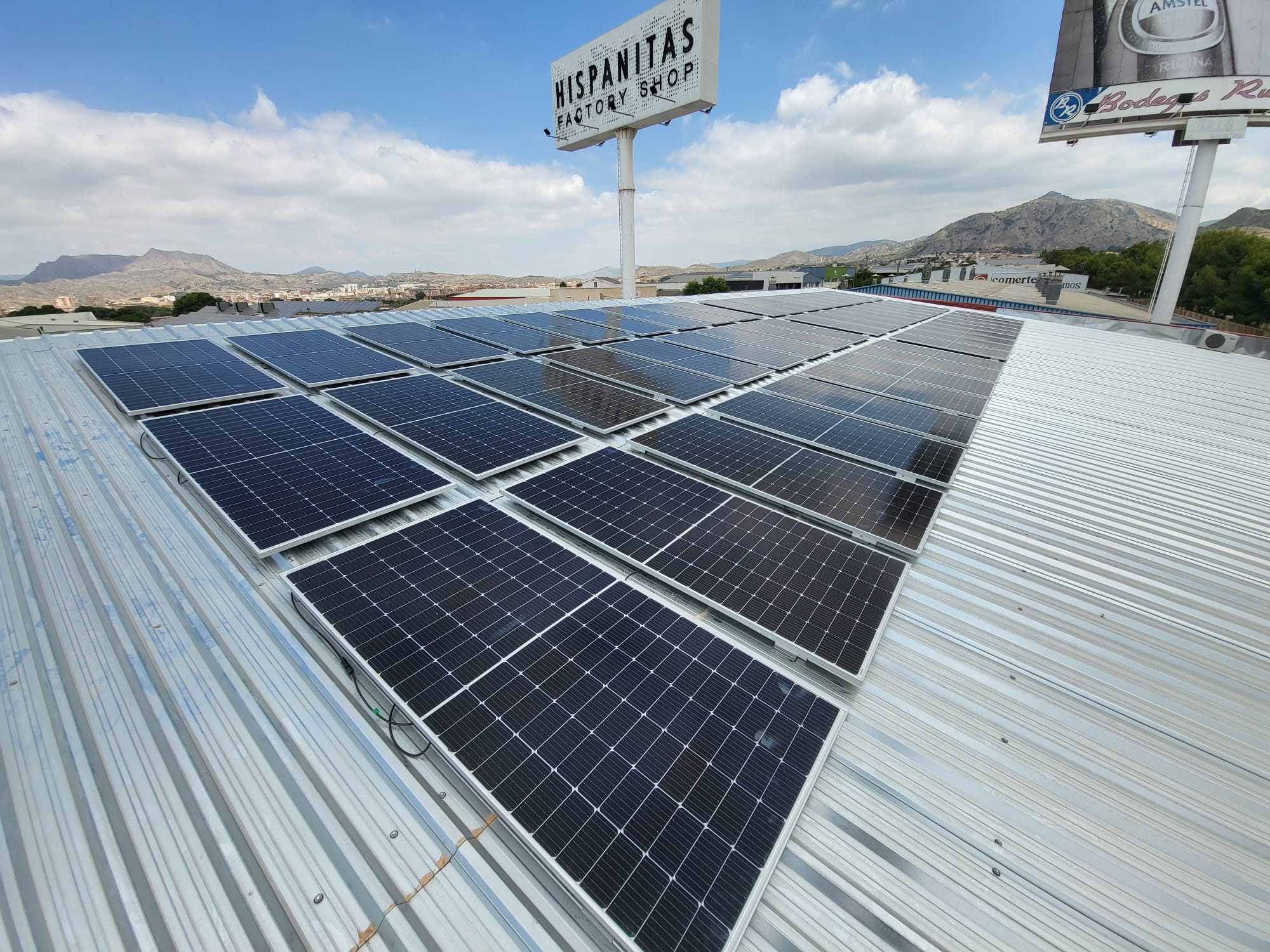 Sistema de autoconsumo con paneles solares para la empresa Emboga